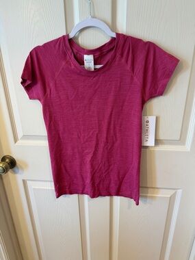Athleta Women’s Momentum Seamless Tee Sz S.  NWT. Box12